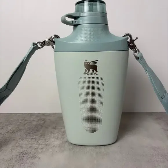 Stanley 1913 23 fl oz. Cross Bottle in the Mist Quartz Insulated Stainless Steel - Picture 4 of 16